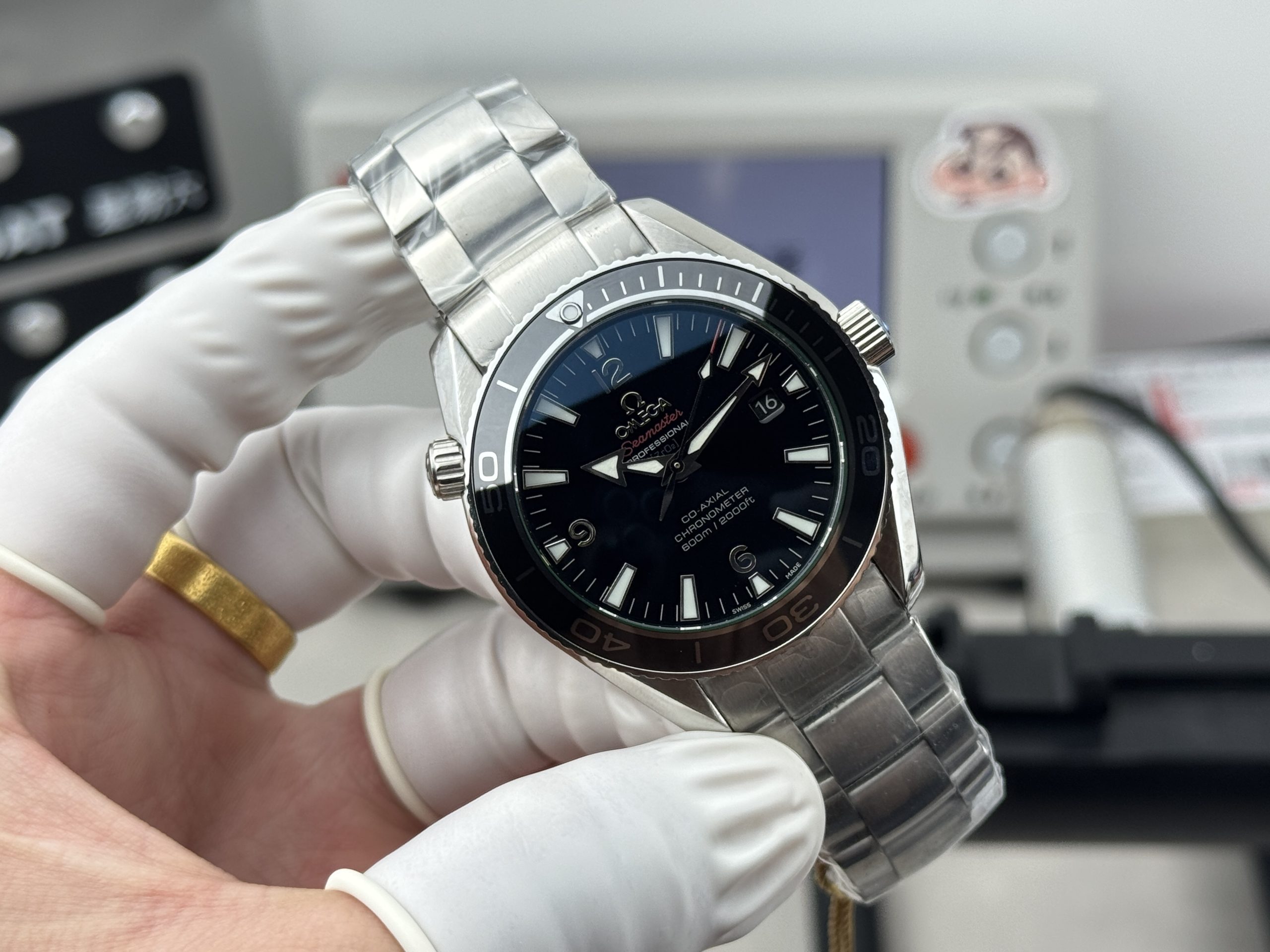 Unidirectional bezel with a black aluminium insert, super clone Omega Planet Ocean 600M