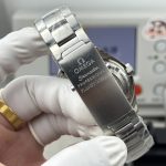 VS8900 movement from VSF turning inside this clone Omega Seamaster Planet Ocean 600M