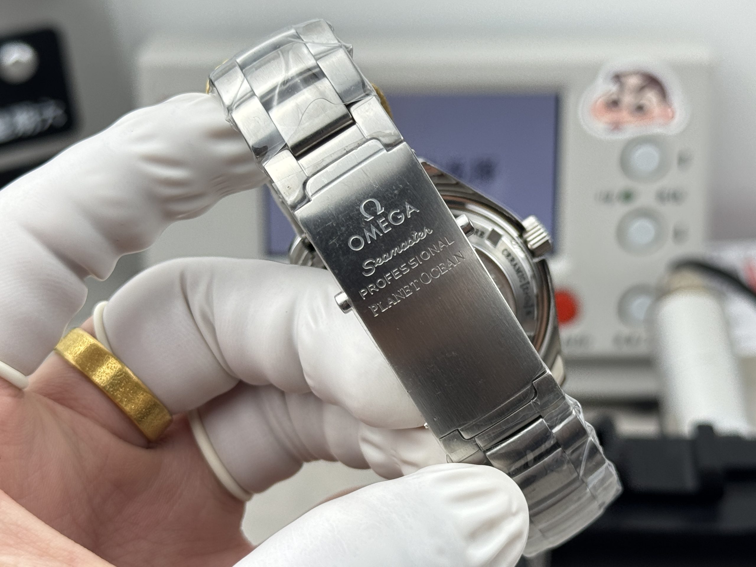 VS8900 movement from VSF turning inside this clone Omega Seamaster Planet Ocean 600M