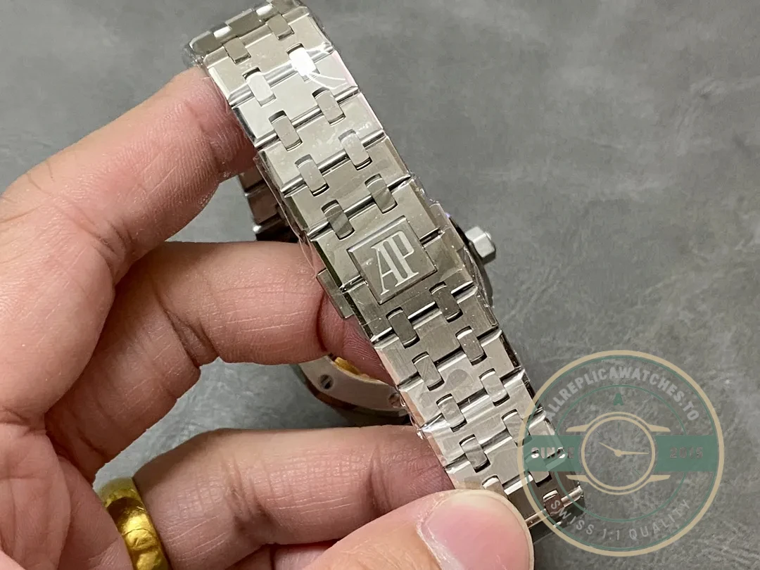 Superclone Audemars Piguet Royal Oak White Dial 15450ST 37mm - High-Grade Replica Watch