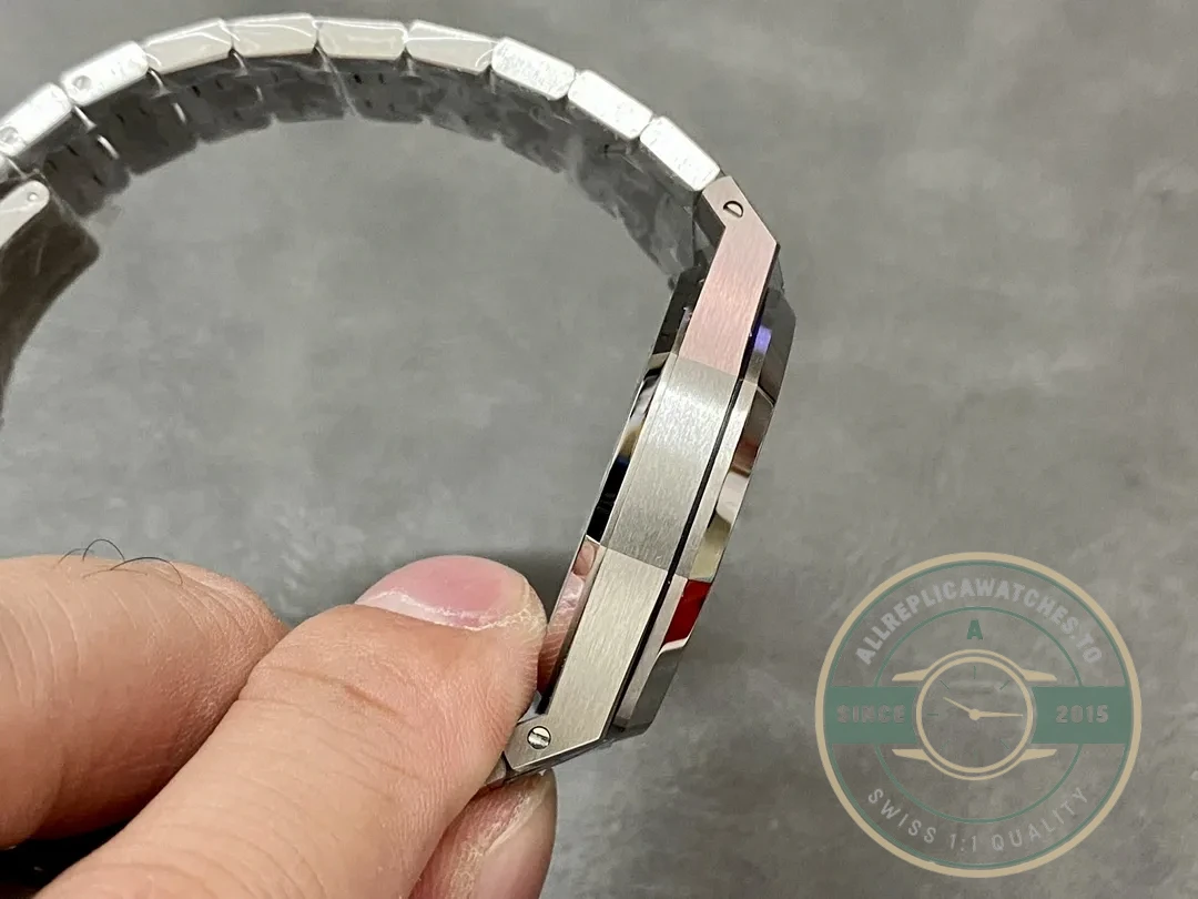 Superclone Audemars Piguet Royal Oak White Dial 15450ST 37mm - High-Grade Replica Watch