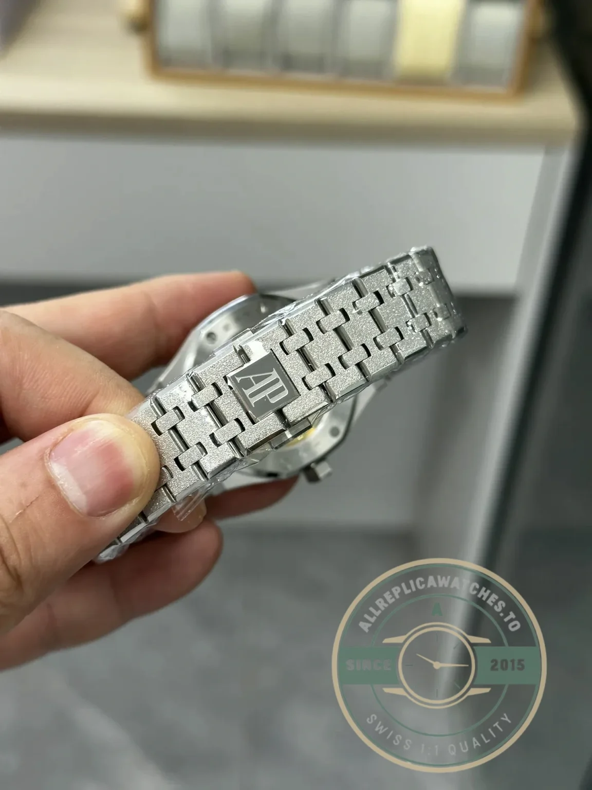 Superclone Audemars Piguet Royal Oak Black Dial 15454BC.GG.1259BC.03 37mm - Affordable Luxury Replica Timepiece