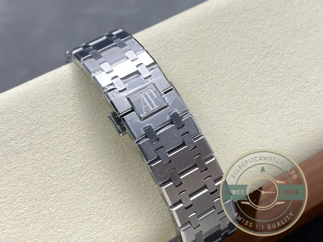 Replica Audemars Piguet Royal Oak Blue, 41 mm Ref. 15500ST.OO.1220ST.01 - Top-Tier Swiss Replica Watch