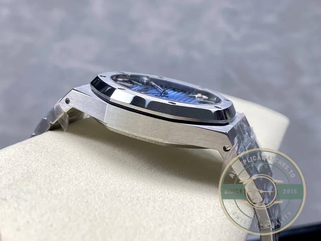 Replica Audemars Piguet Royal Oak Blue, 41 mm Ref. 15500ST.OO.1220ST.01 - Luxury Replica Watch