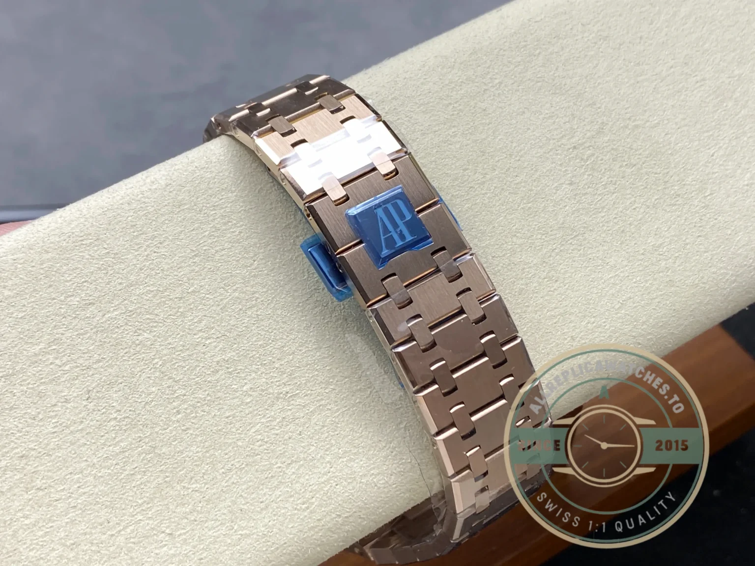 Replica Audemars Piguet Royal Oak Black Dial 26240OR.OO.1320OR.06 - Luxury Replica Watch