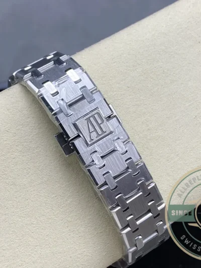 Replica Audemars Piguet Royal Oak Blue Dial 67651IP.ZZ.1261IP.01 33mm - High-Grade Replica Watch