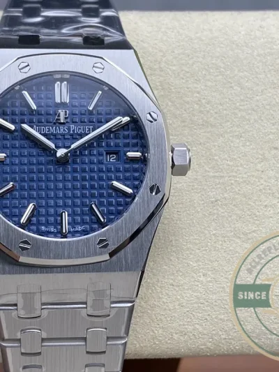 Replica Audemars Piguet Royal Oak Blue Dial 67651IP.ZZ.1261IP.01 33mm - Swiss Movement Replica Watch