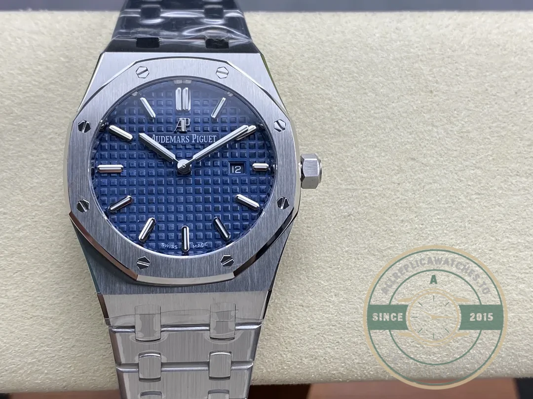 Replica Audemars Piguet Royal Oak Blue Dial 67651IP.ZZ.1261IP.01 33mm - Swiss Movement Replica Watch
