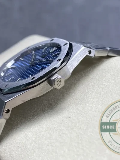 Replica Audemars Piguet Royal Oak Blue Dial 67651IP.ZZ.1261IP.01 33mm - 1:1 Swiss Replica Watch