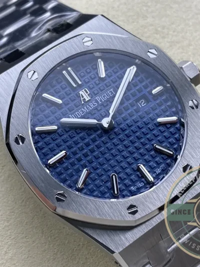 Replica Audemars Piguet Royal Oak Blue Dial 67651IP.ZZ.1261IP.01 33mm - High-Grade Replica Watch