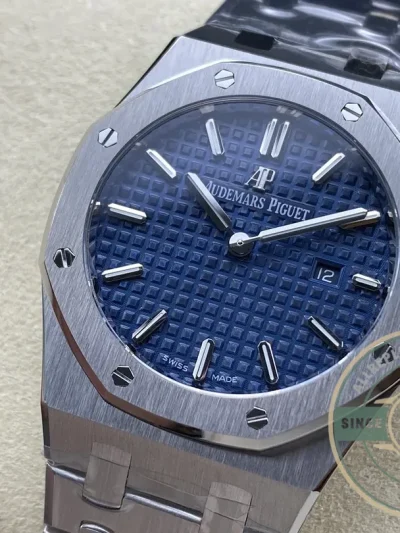 Replica Audemars Piguet Royal Oak Blue Dial 67651IP.ZZ.1261IP.01 33mm - Affordable Luxury Replica Timepiece
