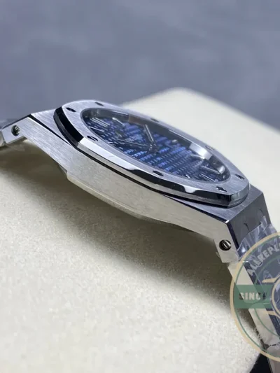 Replica Audemars Piguet Royal Oak Blue Dial 67651IP.ZZ.1261IP.01 33mm - Affordable Super Clone Watch