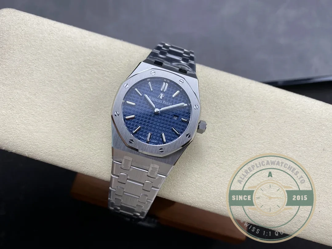 Replica Audemars Piguet Royal Oak Blue Dial 67651IP.ZZ.1261IP.01 33mm - High-Grade Replica Watch