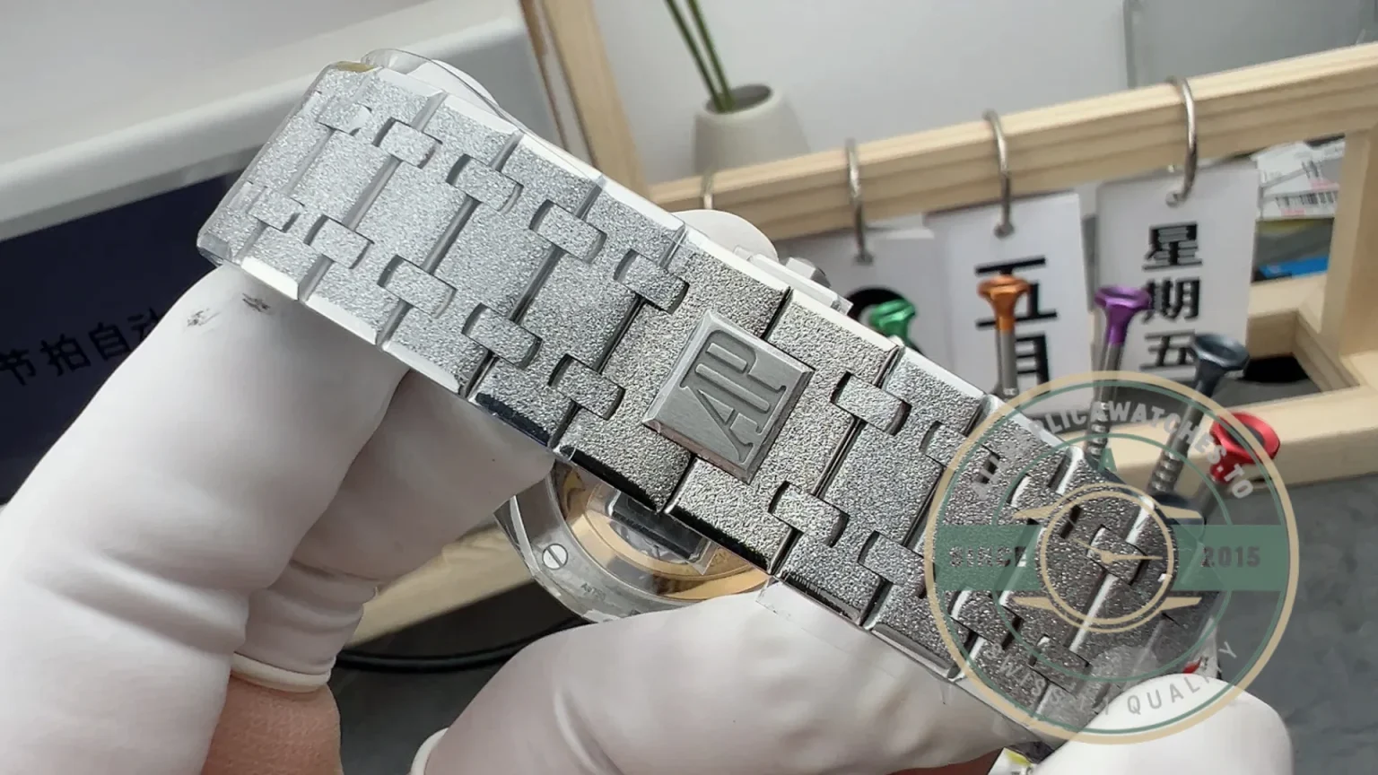 Superclone Audemars Piguet Royal Oak 26240BC.GG.1324BC.02 - 1:1 Swiss Replica Watch