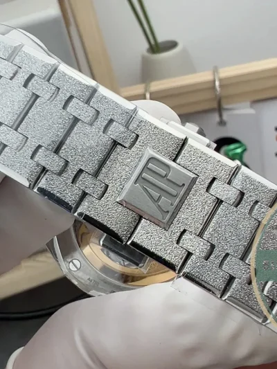 Superclone Audemars Piguet Royal Oak 26240BC.GG.1324BC.02 - 1:1 Swiss Replica Watch