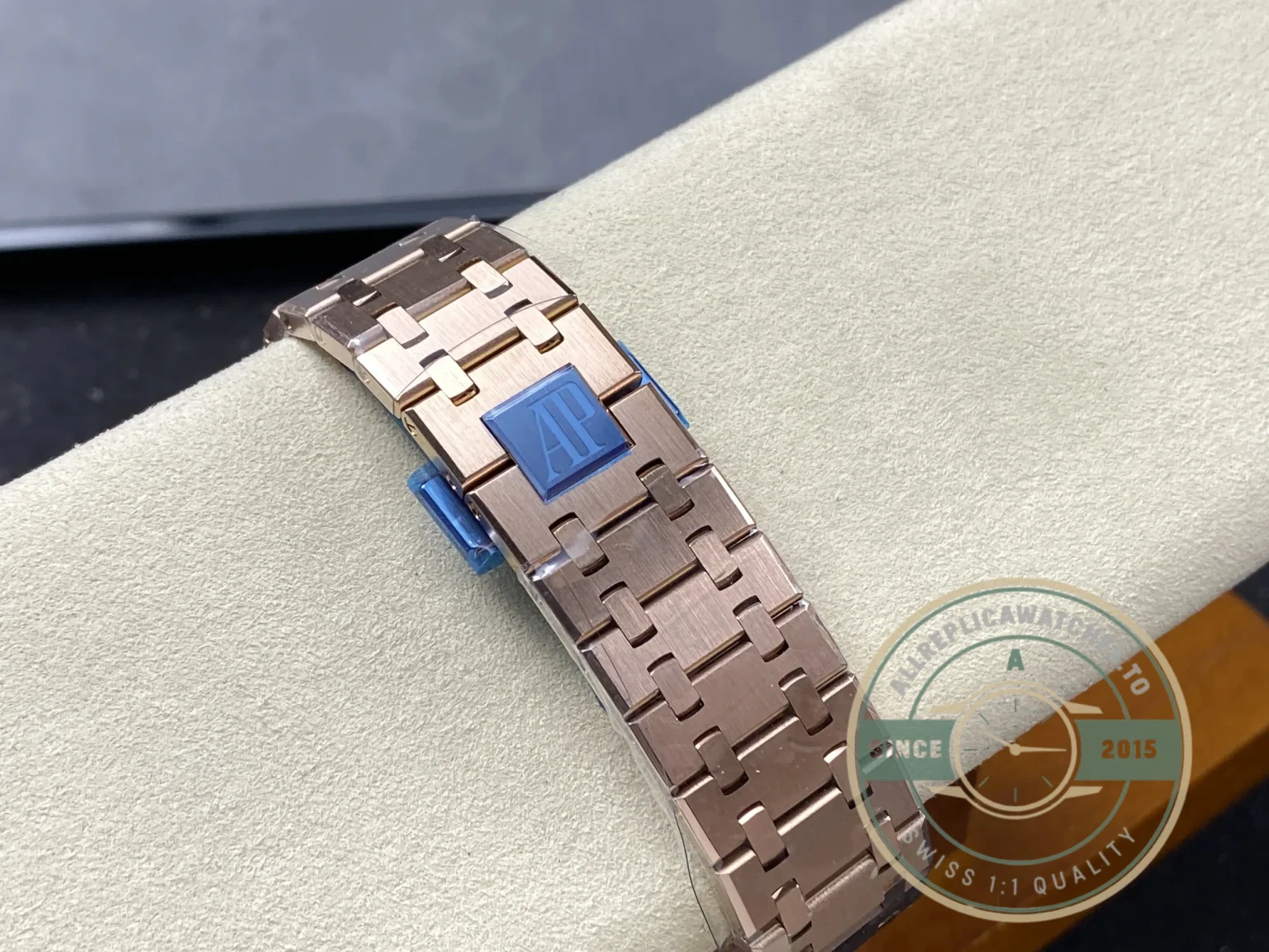 Replica Audemars Piguet Royal Oak White Dial 26240OR.OO.1320OR.07 - Best Quality Replica Watch
