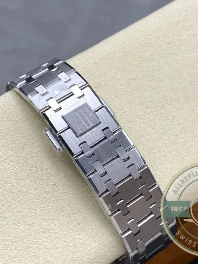 Replica Audemars Piguet Royal Oak White Dial 26240ST.OO.1320ST.07 - Swiss Movement Replica Watch