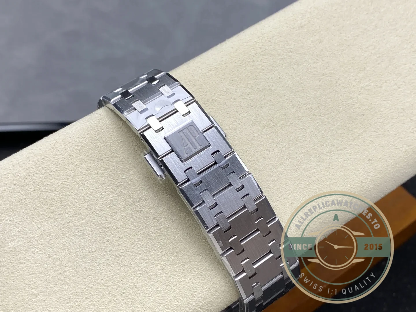 Replica Audemars Piguet Royal Oak White Dial 26240ST.OO.1320ST.07 - Swiss Movement Replica Watch