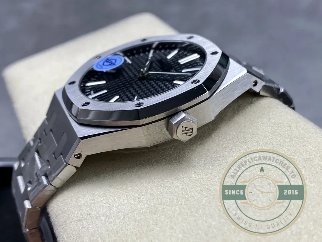 Superclone Audemars Piguet Royal Oak Black, 41 mm Ref. 15500ST.OO.1220ST.03 - Affordable Luxury Replica Timepiece