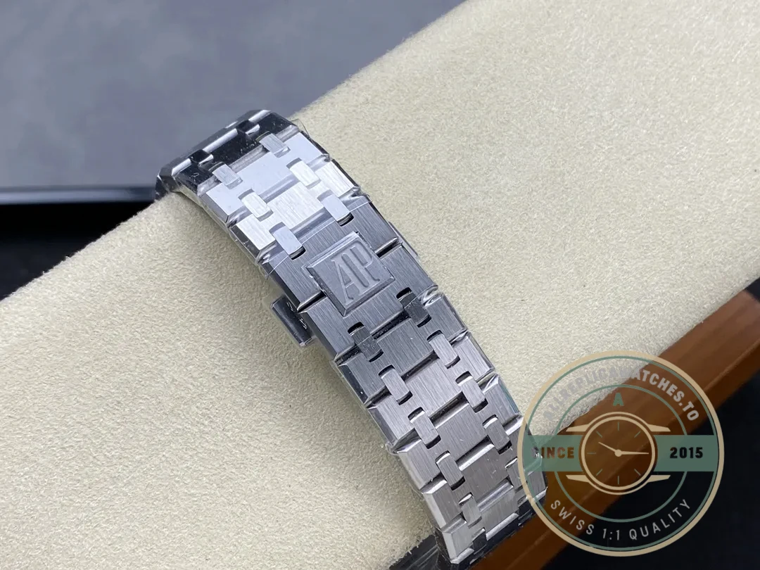 Replica Audemars Piguet Royal Oak Blue Dial 15510ST.OO.1320ST.06 41mm - Budget Luxury Replica Watch