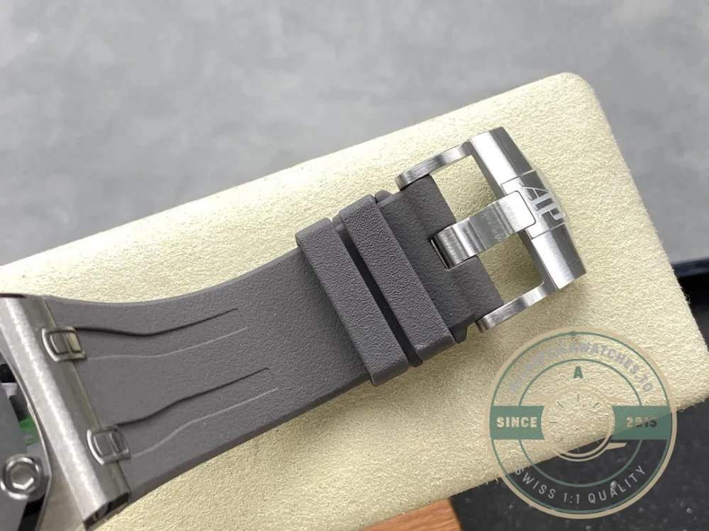Replica Audemars Piguet Royal Oak Offshore Grey Black Dial 44mm 26568IM.OO.A004CA - 1:1 Swiss Replica Watch