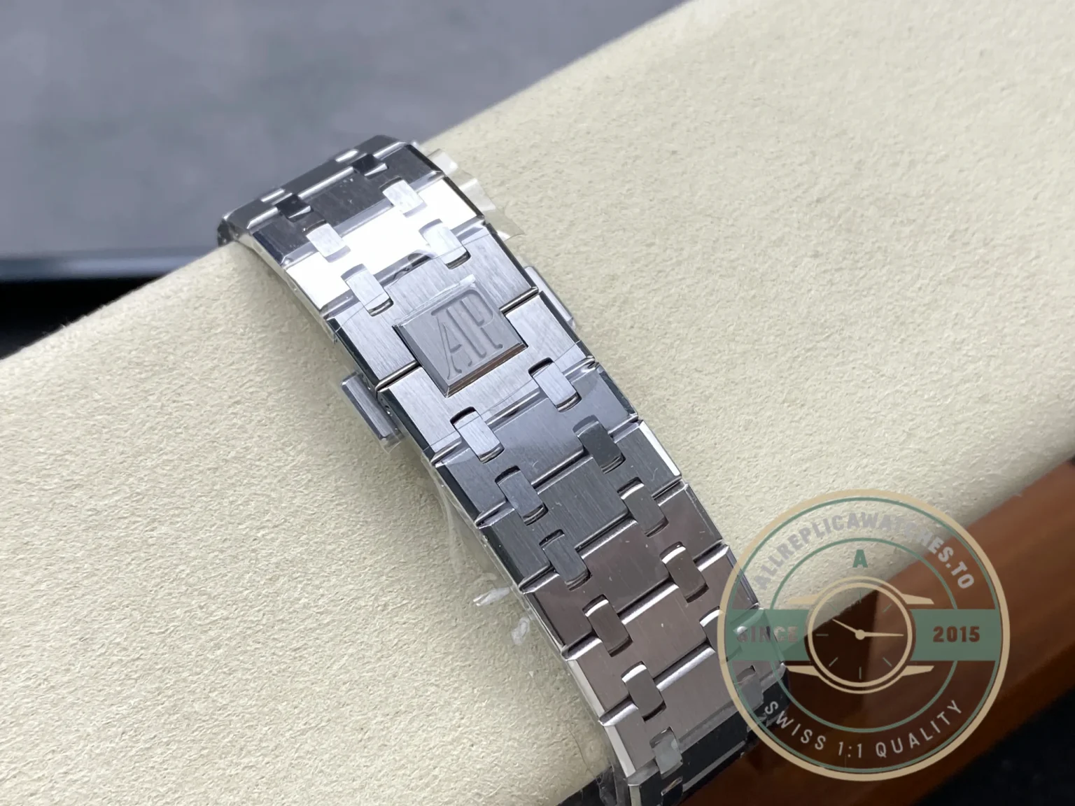 Replica Audemars Piguet Royal Oak 26240BC.OO.1320BC.01 - Luxury Replica Watch