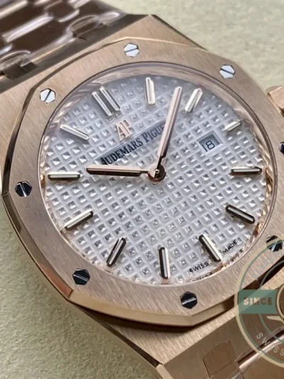 Replica Audemars Piguet Royal Oak 67651OR.ZZ.1261OR.01 33mm - Swiss-Made Clone Watch
