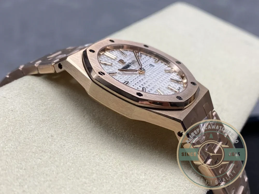 Replica Audemars Piguet Royal Oak 67651OR.ZZ.1261OR.01 33mm - Luxury Replica Watch