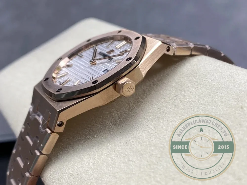 Replica Audemars Piguet Royal Oak 67651OR.ZZ.1261OR.01 33mm - Budget Luxury Replica Watch