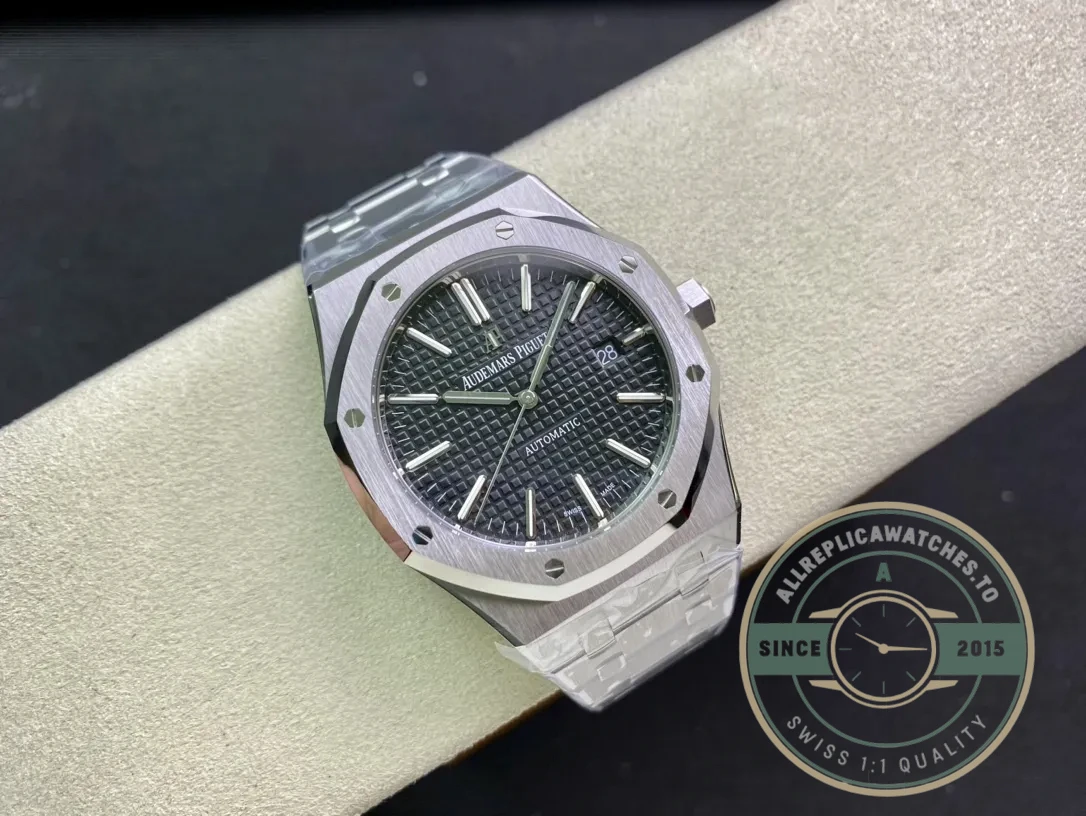Replica Audemars Piguet Royal Oak Black Dial 15400ST.OO.1220ST.04 - Swiss-Made Clone Watch
