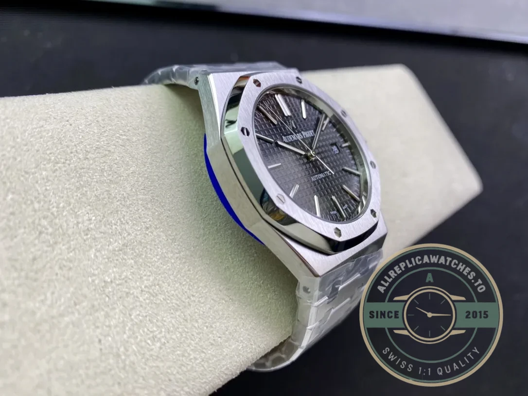 Replica Audemars Piguet Royal Oak Black Dial 15400ST.OO.1220ST.04 - Top-Tier Swiss Replica Watch