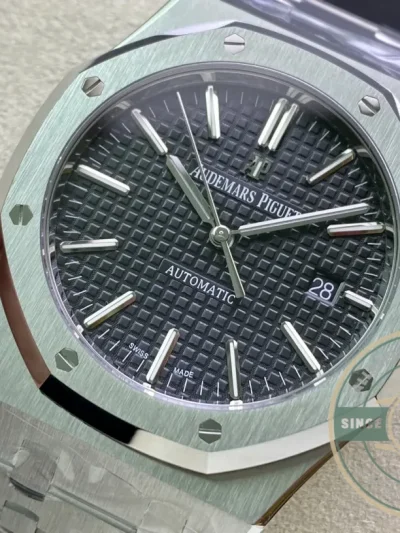 Replica Audemars Piguet Royal Oak Black Dial 15400ST.OO.1220ST.04 - Top-Tier Swiss Replica Watch