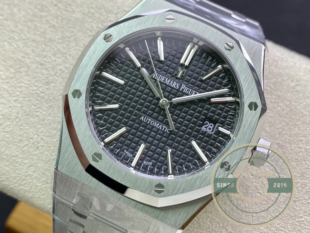 Replica Audemars Piguet Royal Oak Black Dial 15400ST.OO.1220ST.04 - Top-Tier Swiss Replica Watch