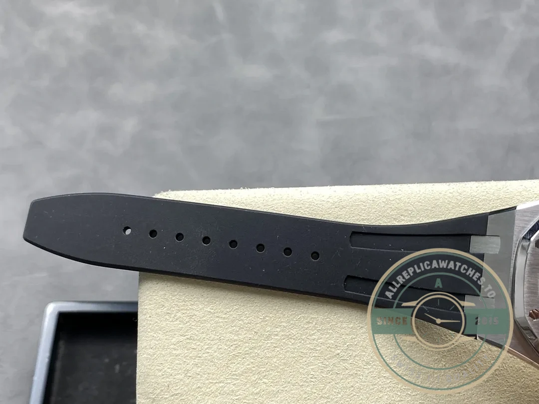 Replica Audemars Piguet Royal Oak Black Dial, Rubber 15500ST.OO.1220ST.03 41mm - High-Grade Replica Watch