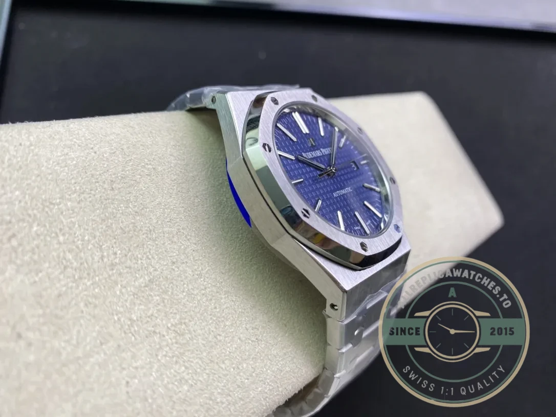 Replica Audemars Piguet Royal Oak Blue Dial 15400ST.OO.1220ST.03 - Top-Tier Swiss Replica Watch
