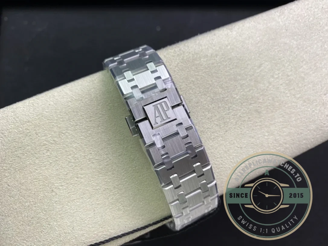 Replica Audemars Piguet Royal Oak Blue Dial 15400ST.OO.1220ST.03 - 1:1 Swiss Replica Watch