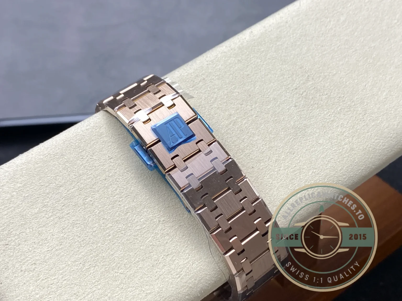 Replica Audemars Piguet Royal Oak Blue Dial 26240OR.OO.1320OR.05 - Swiss-Made Clone Watch
