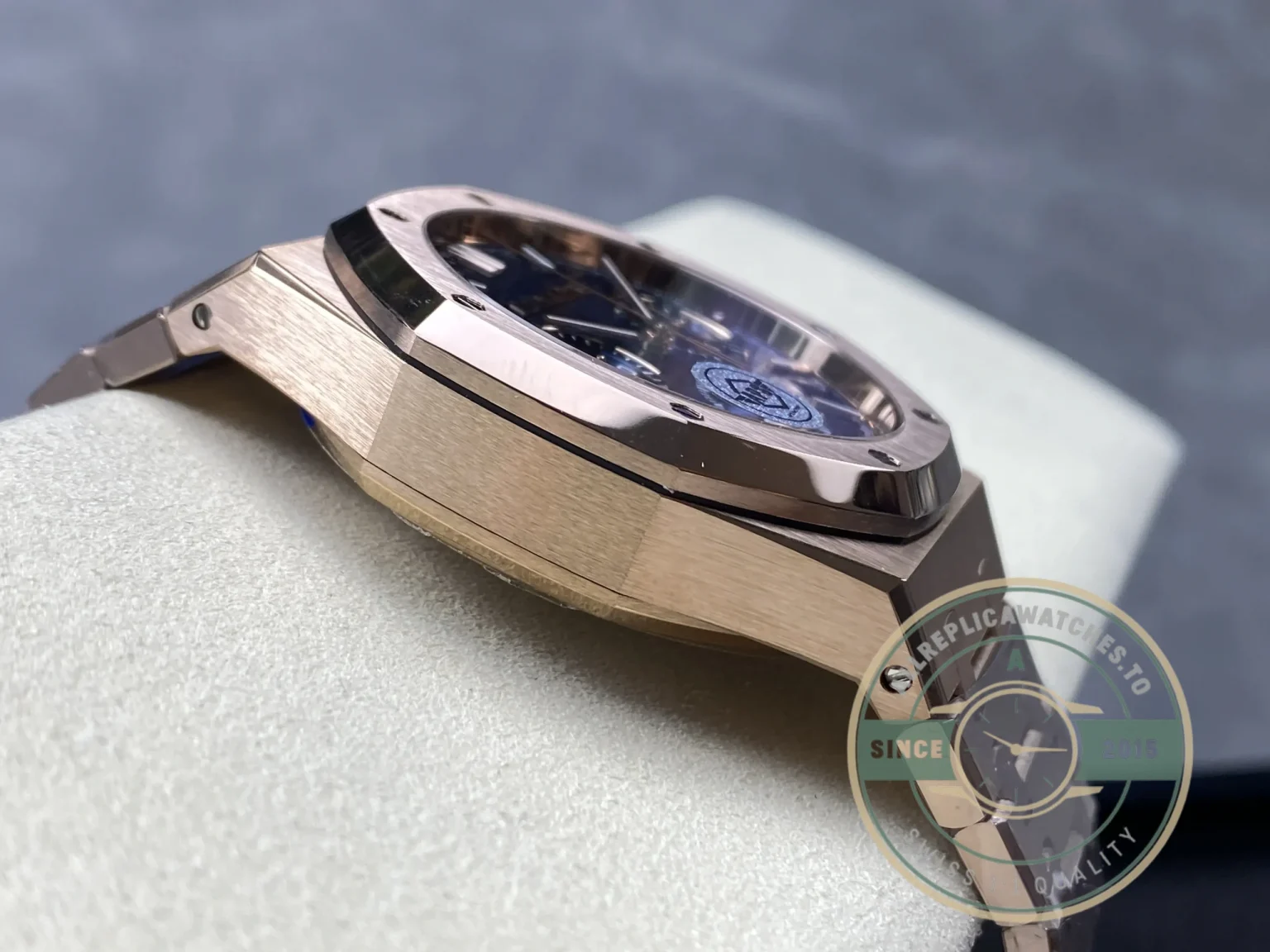 Replica Audemars Piguet Royal Oak Blue Dial 26240OR.OO.1320OR.05 - Swiss Movement Replica Watch