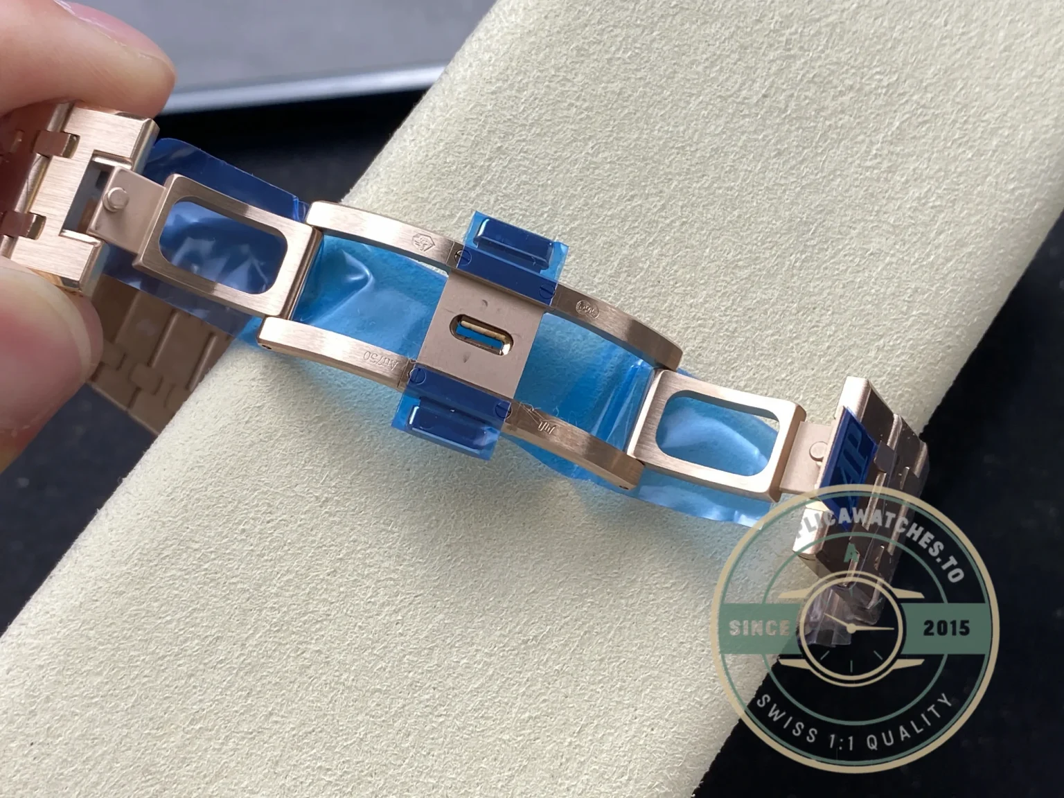 Replica Audemars Piguet Royal Oak Blue Dial 26240OR.OO.1320OR.05 - Affordable Luxury Replica Timepiece