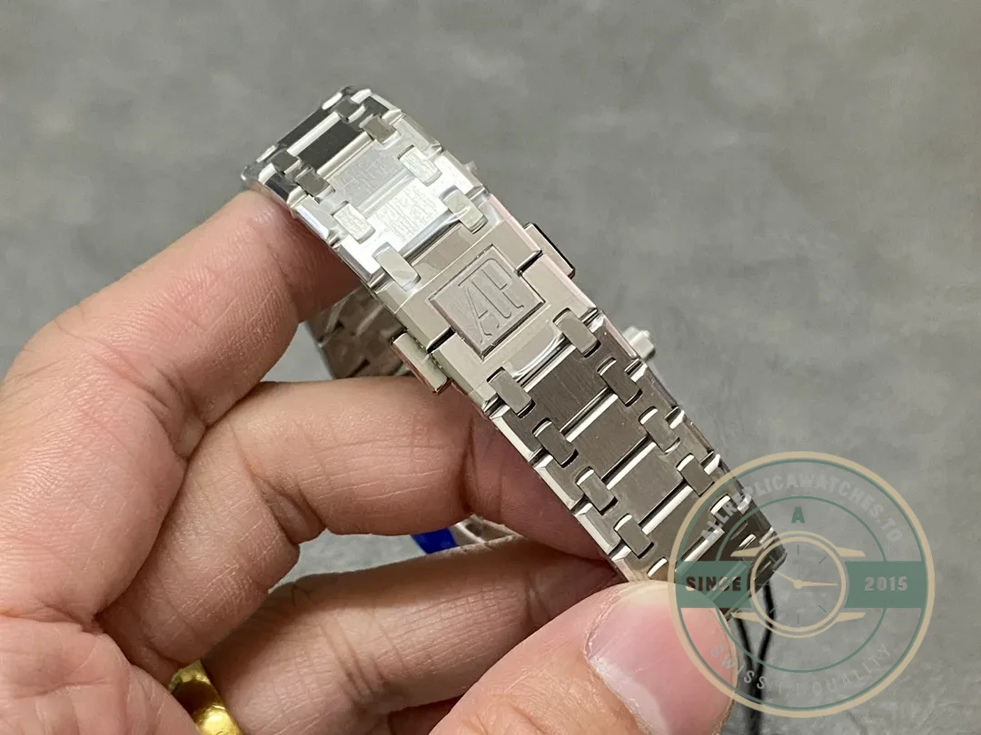 Superclone Audemars Piguet Royal Oak Smoked green, 39 mm Ref. 15202PT.OO.1240PT.01 - High-Grade Replica Watch