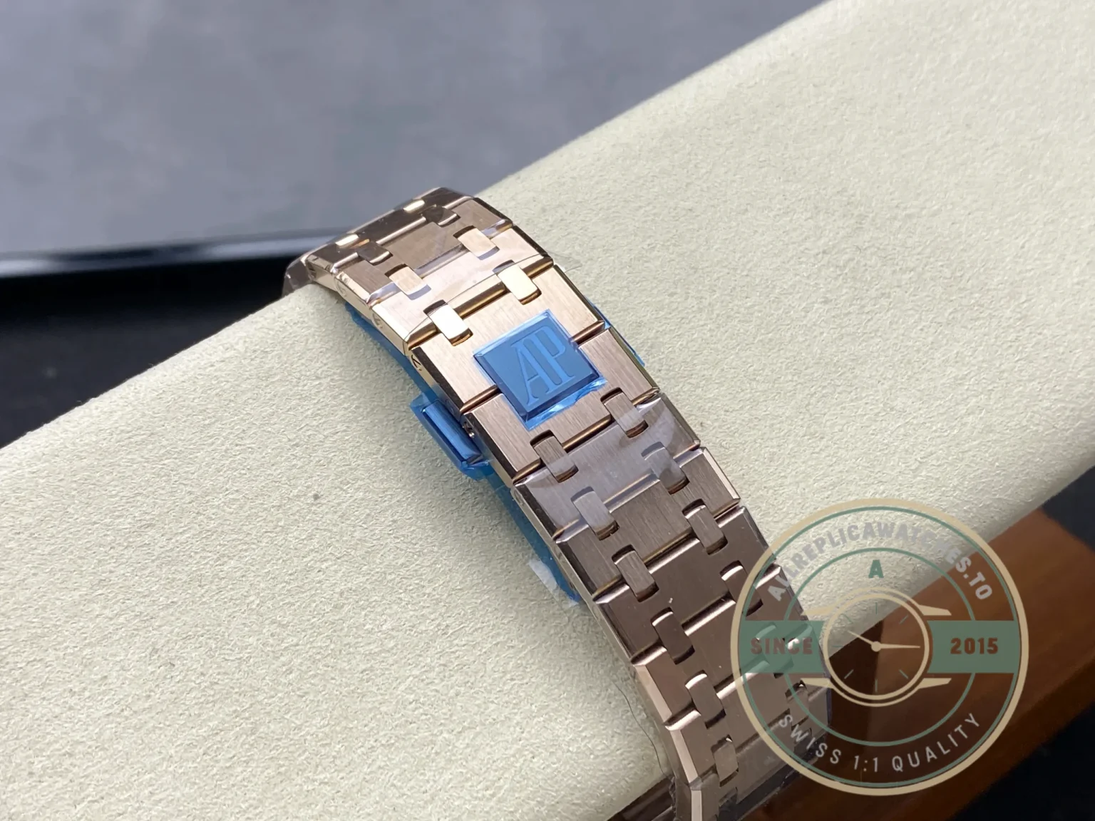 Replica Audemars Piguet Royal Oak Green Dial 26240OR.OO.1320OR.08 - Swiss-Made Clone Watch