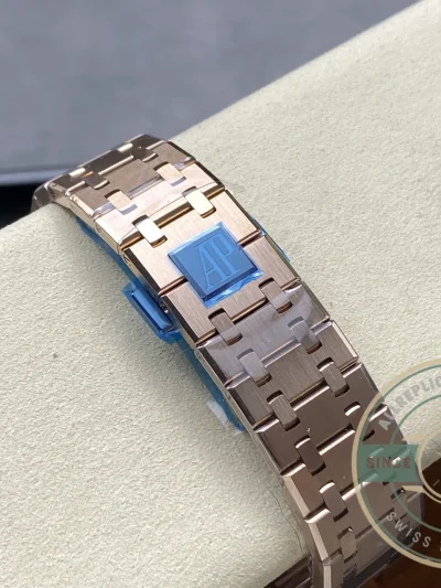 Replica Audemars Piguet Royal Oak Green Dial 26240OR.OO.1320OR.08 - Swiss-Made Clone Watch
