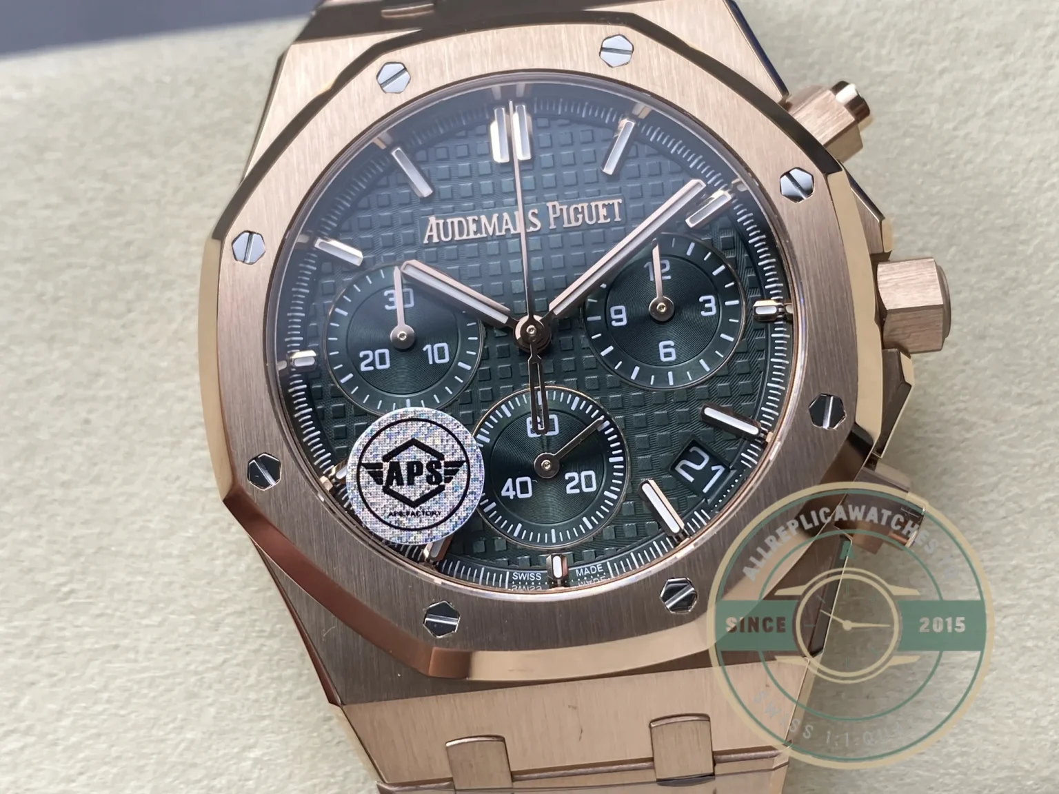 Replica Audemars Piguet Royal Oak Green Dial 26240OR.OO.1320OR.08 - High-Grade Replica Watch