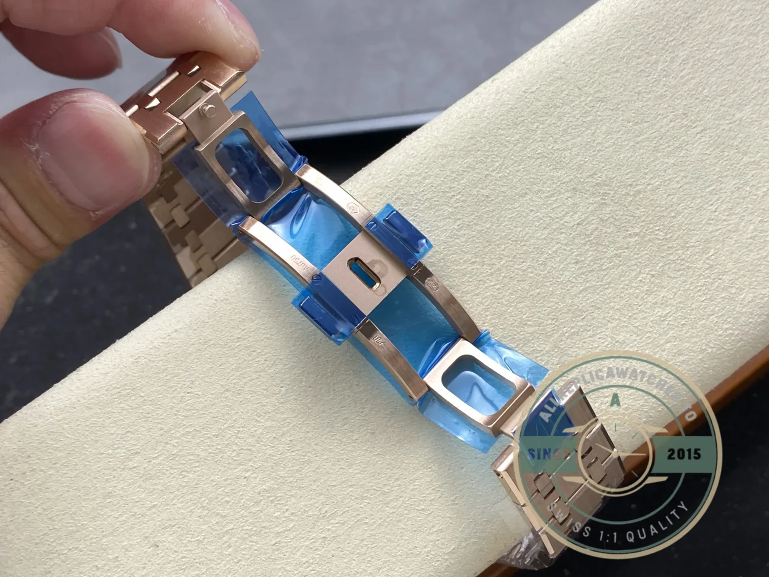 Replica Audemars Piguet Royal Oak Green Dial 26240OR.OO.1320OR.08 - Affordable Luxury Replica Timepiece