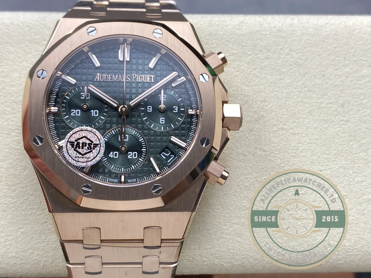 Replica Audemars Piguet Royal Oak Green Dial 26240OR.OO.1320OR.08 - Budget Luxury Replica Watch