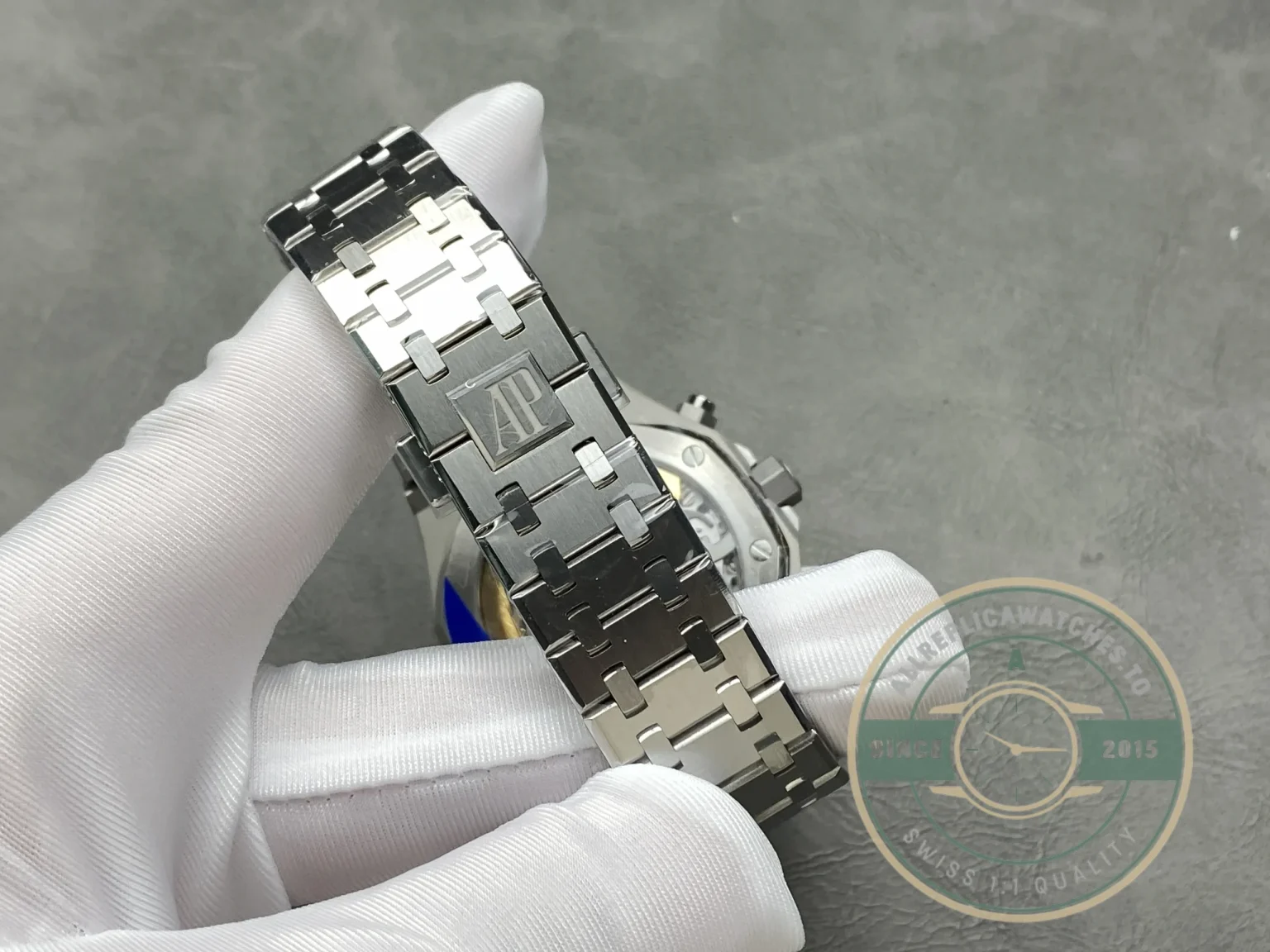 Replica Audemars Piguet Royal Oak Green Dial 26240ST.OO.1320ST.08 - Budget Luxury Replica Watch