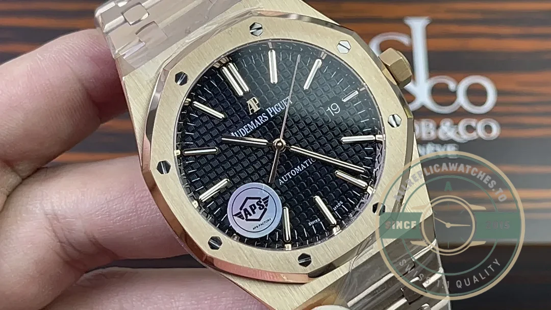 Replica Audemars Piguet Royal Oak Series 15400OR.OO.D002CR.01 - High-Grade Replica Watch