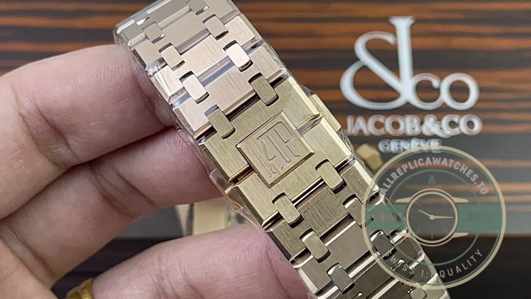 Replica Audemars Piguet Royal Oak Series 15400OR.OO.D002CR.01 - 1:1 Swiss Replica Watch