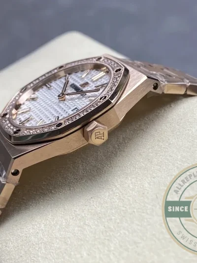 Replica Audemars Piguet Royal Oak Diamond 67651OR.ZZ.1261OR.01 33mm - 1:1 Swiss Replica Watch