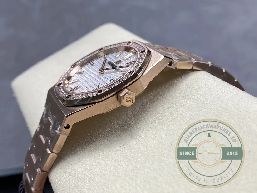 Replica Audemars Piguet Royal Oak Diamond 67651OR.ZZ.1261OR.01 33mm - 1:1 Swiss Replica Watch